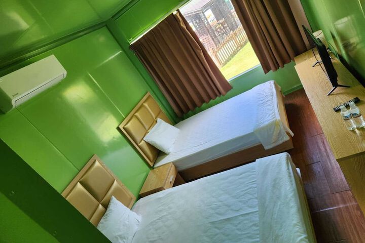 Room 6 of 24