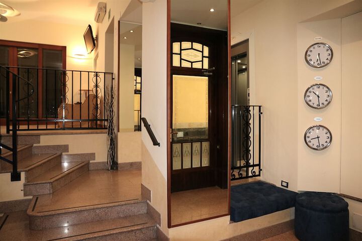Entrance & Lobby