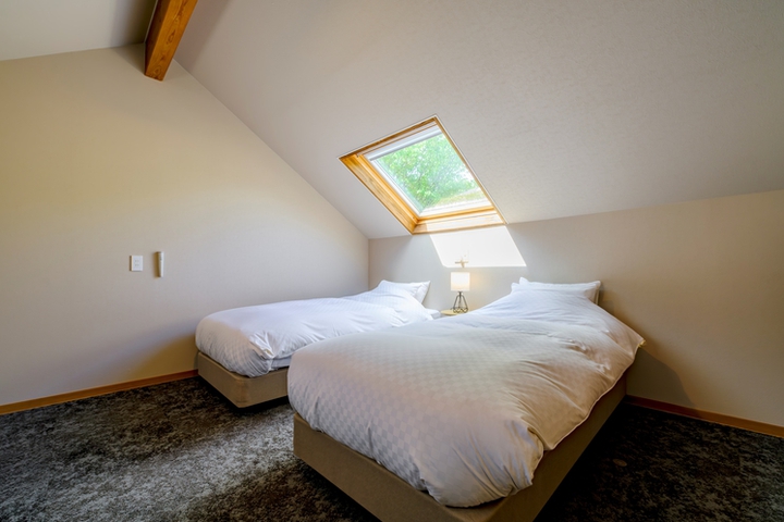 Room 2 of 12