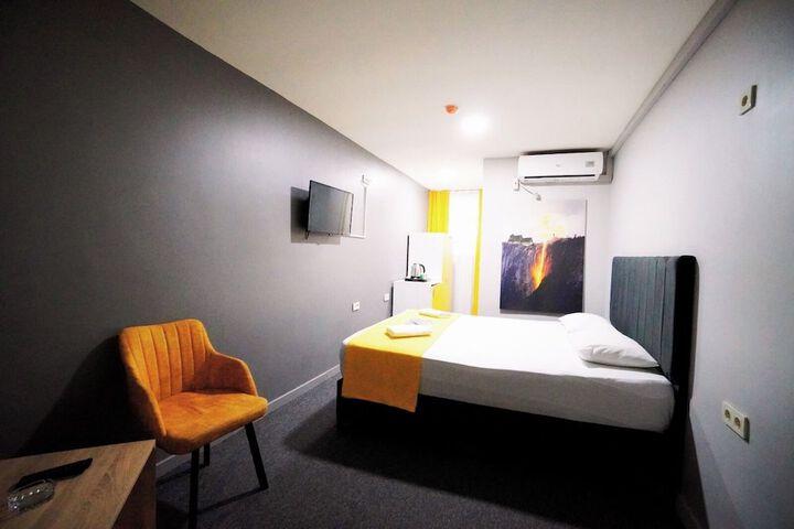 Room 10 of 20