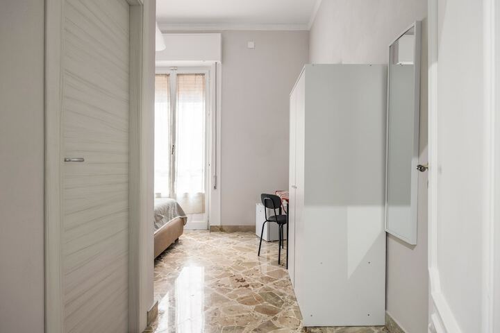 Room 10 of 68