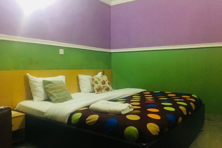 Room 16 of 30