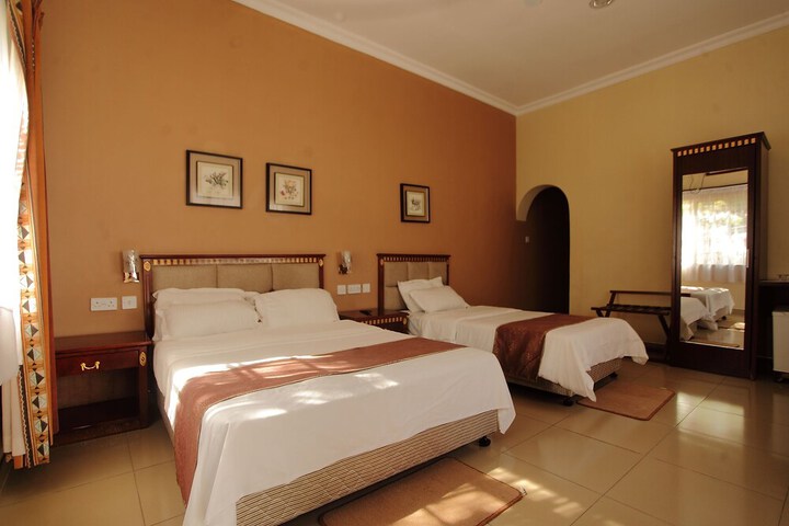 Room 8 of 33