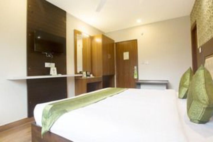 Room 6 of 28