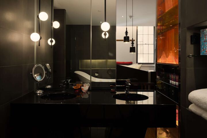 Room 40 of 54
