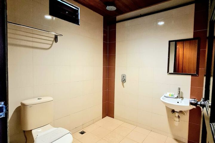 Room 17 of 33