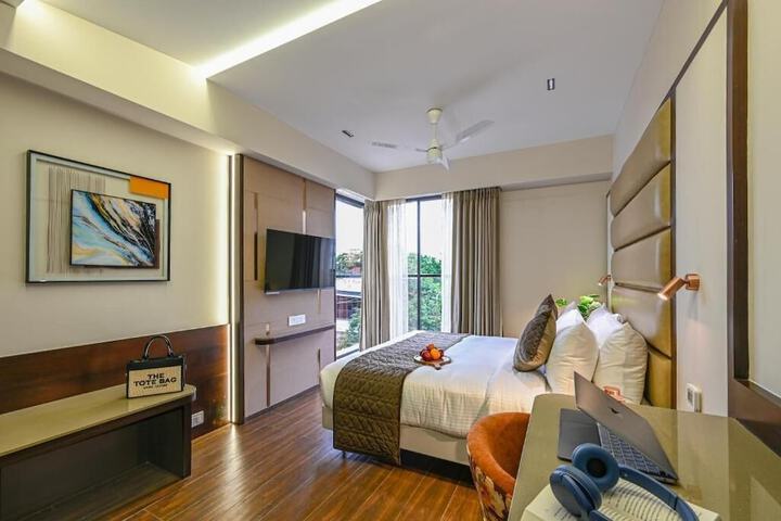 Room 3 of 27