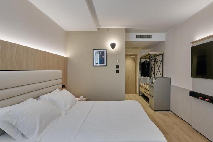 Room 6 of 47