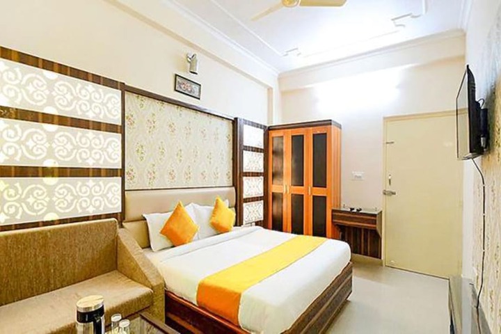 Room 8 of 16