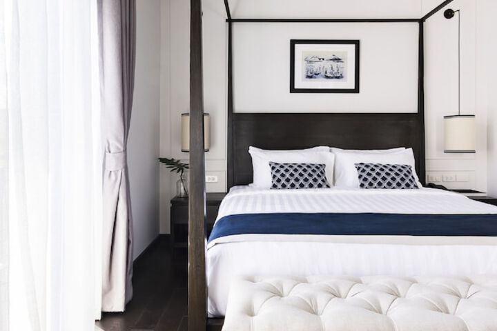 Room 12 of 80