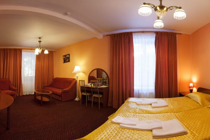 Room 4 of 40