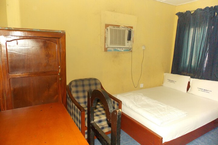 Room 12 of 17