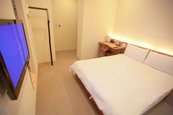Room 10 of 33