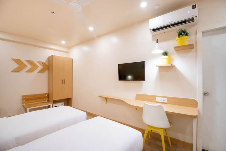 Room 17 of 33