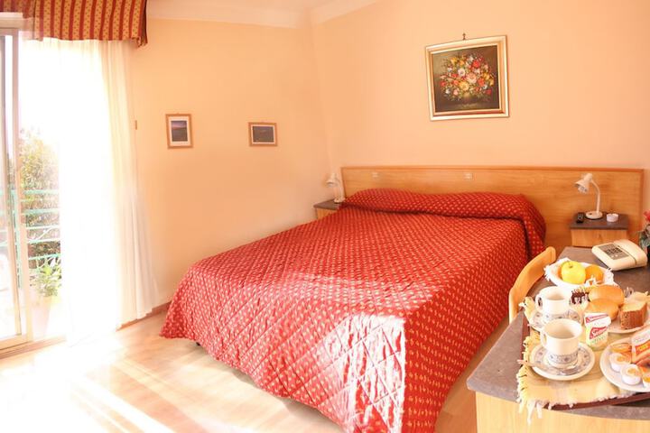 Room 5 of 17