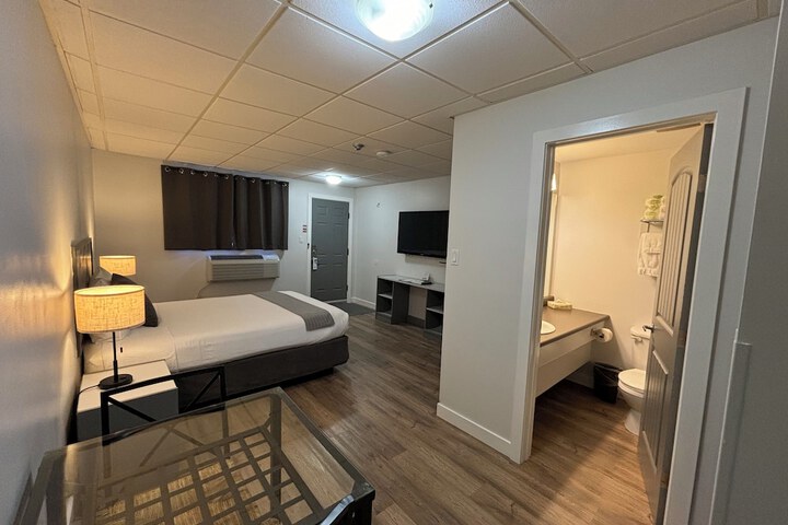 Room 8 of 52