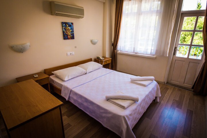 Room 6 of 91