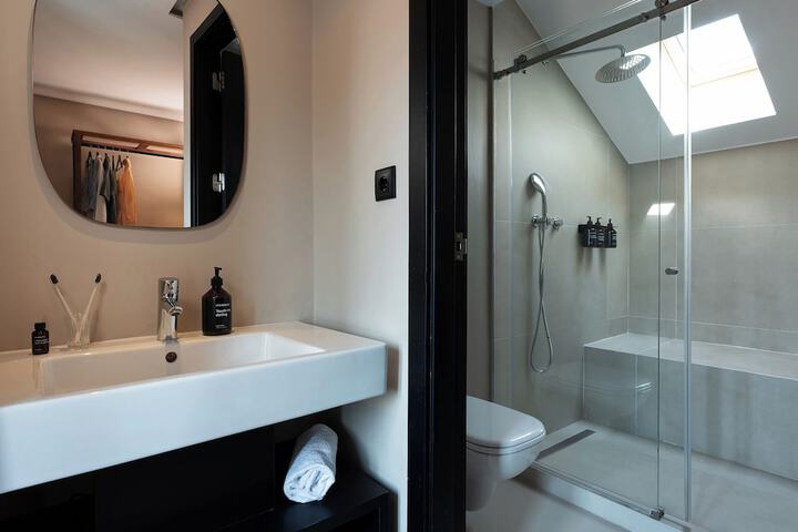 Room 44 of 50