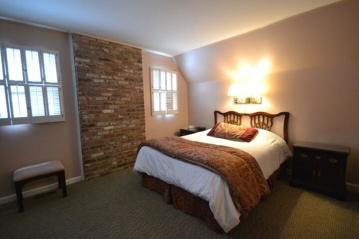 Townhouse Queen Bed (10 of 15)