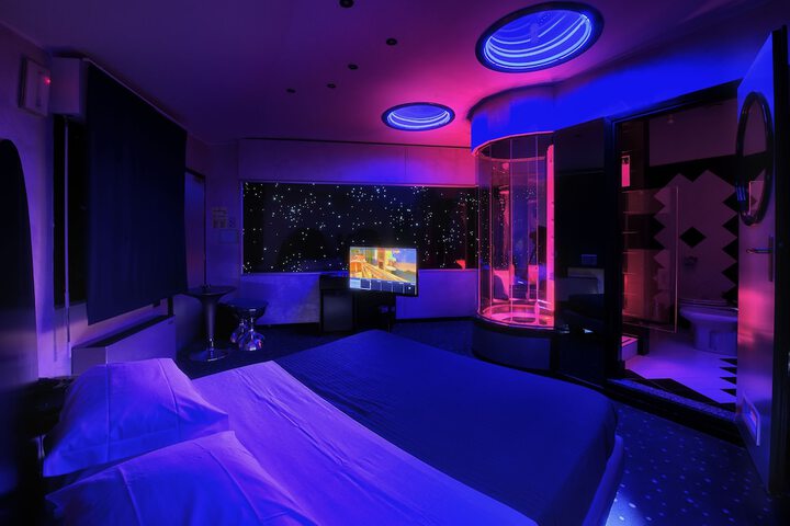 Room 4 of 28