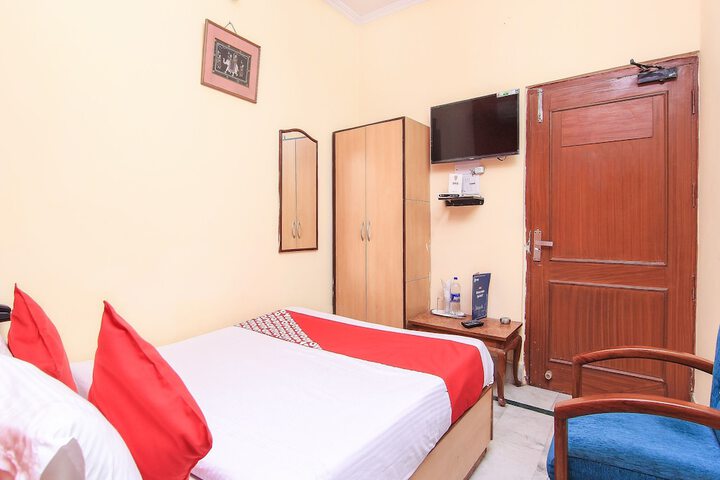 Room 4 of 14