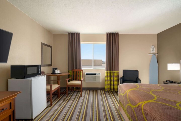 Room 10 of 29