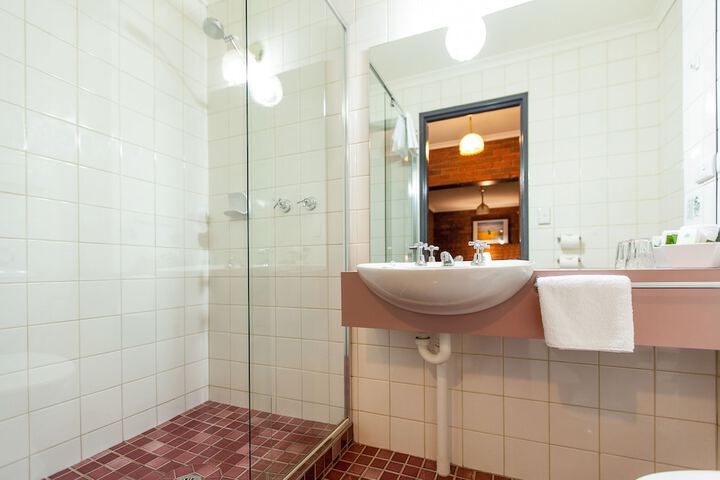 Room 15 of 28