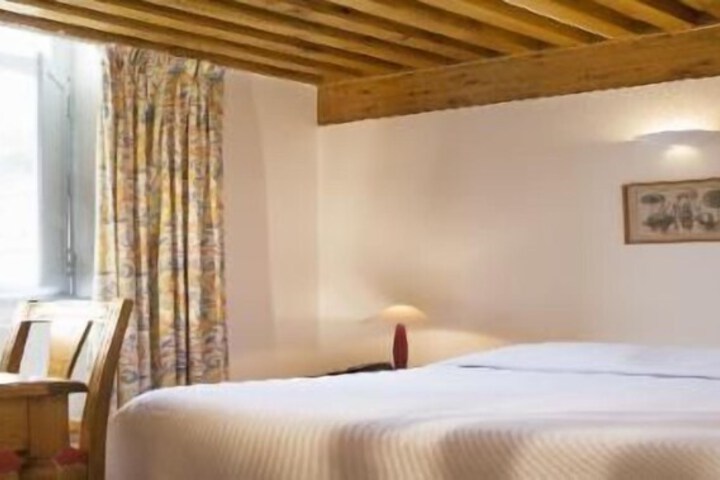 Room 7 of 23