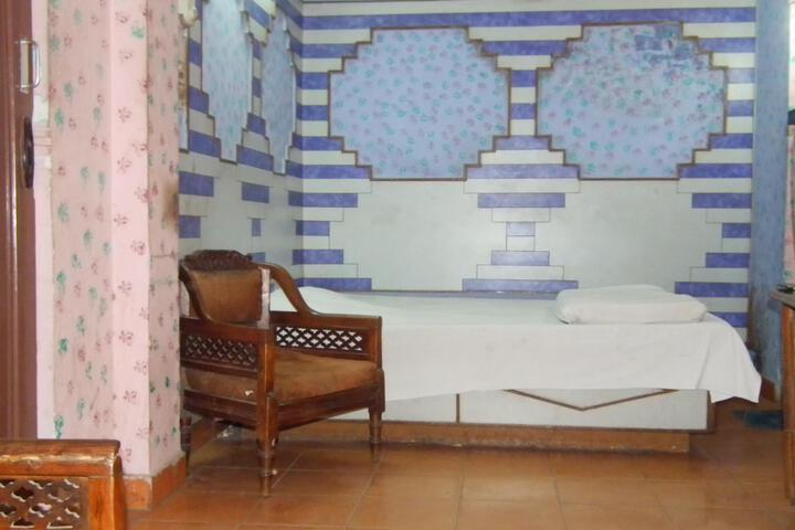 Hotel Paras