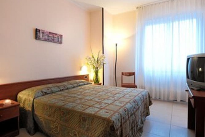 Room 11 of 21