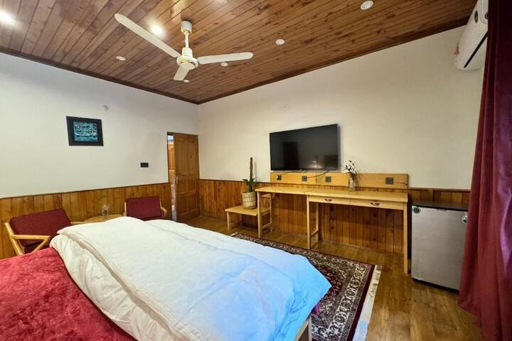 Room 4 of 24