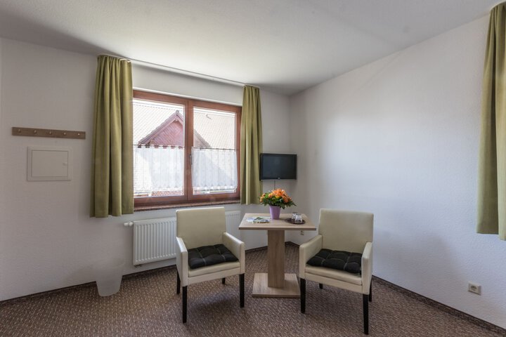 Room 16 of 38