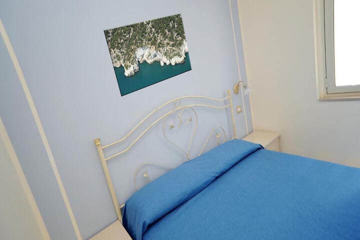 Room 8 of 52
