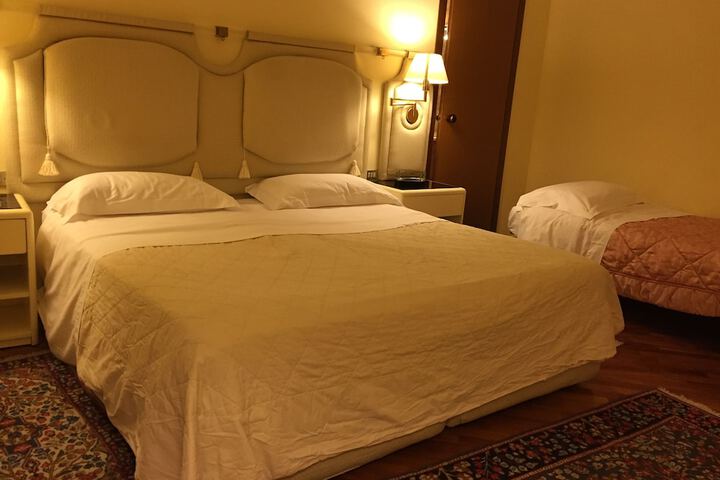 Room 11 of 31
