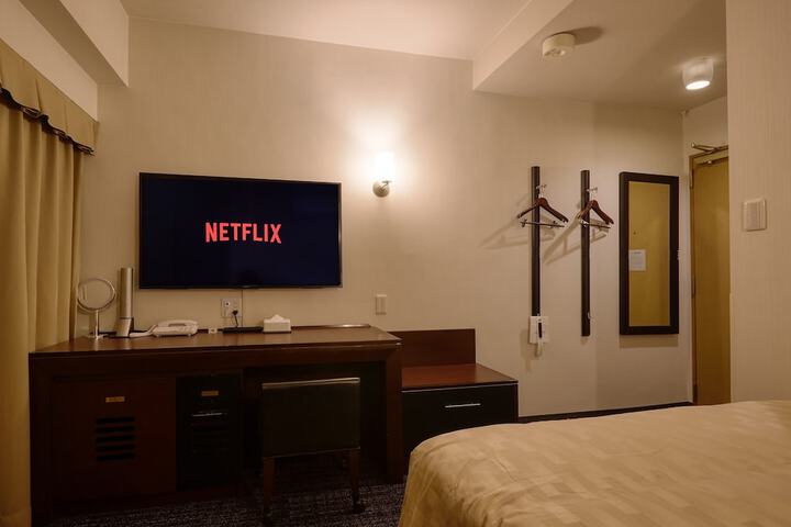 Room 16 of 76