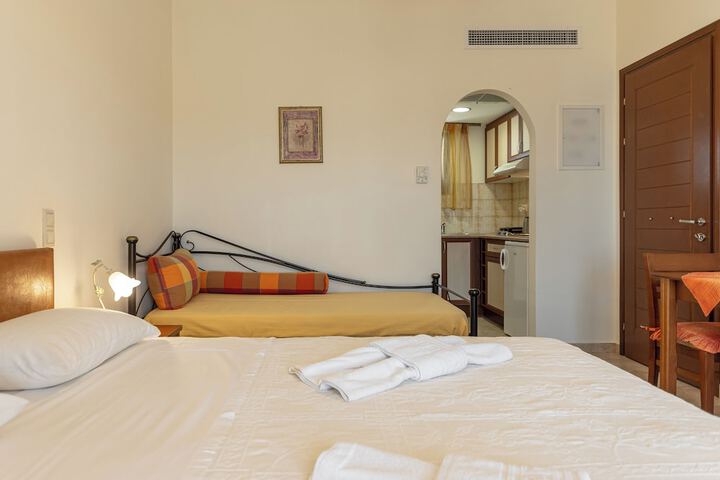 Room 12 of 90