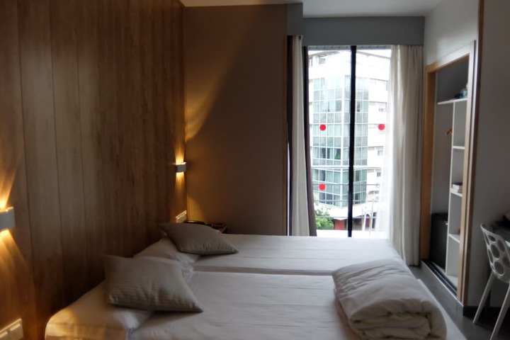 Room 7 of 18