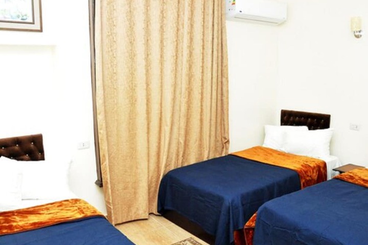 Room 46 of 80