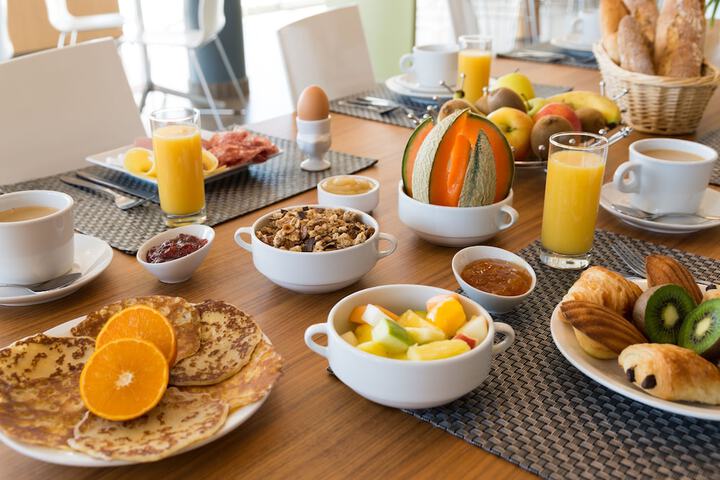 Breakfast/Coffee Service 26 of 32
