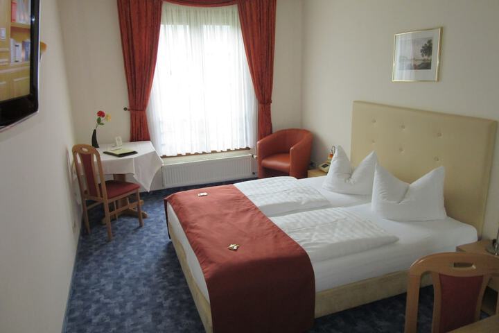 Room 9 of 30