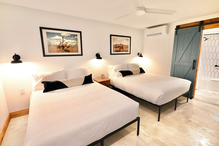 Room 28 of 64