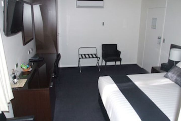 Room 10 of 159