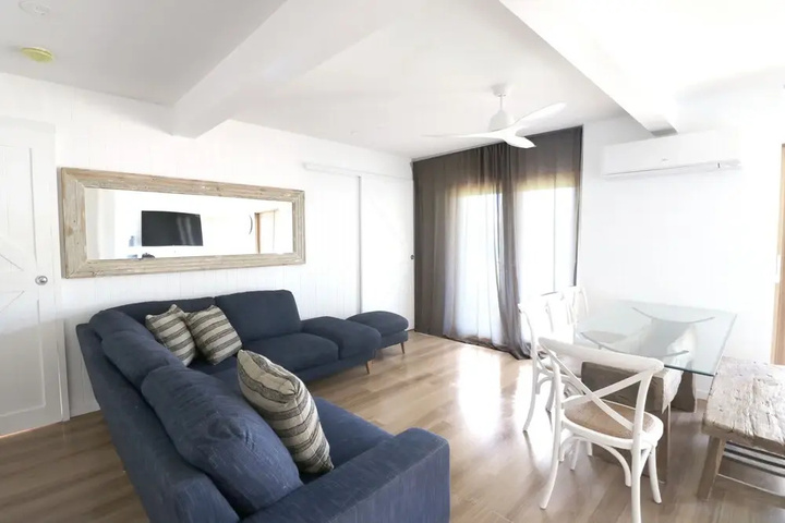 Room 4 of 16
