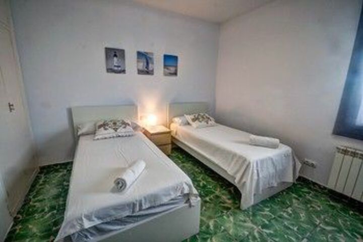 Room 11 of 26