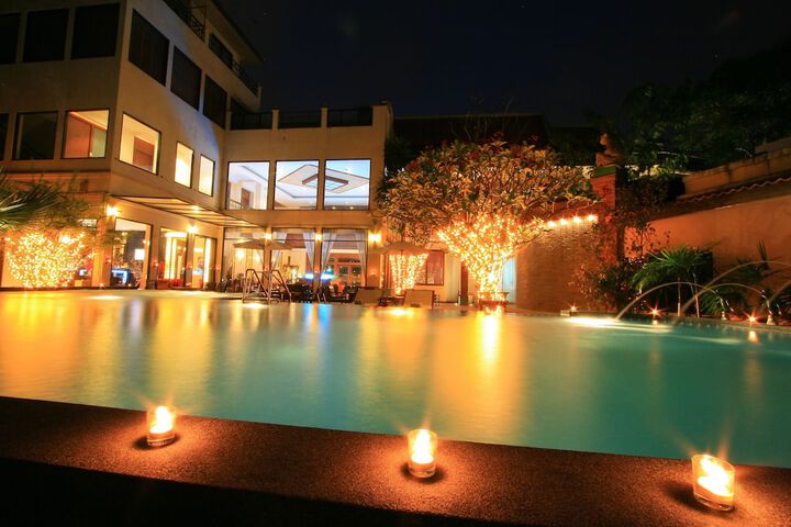 Hotel with Pool