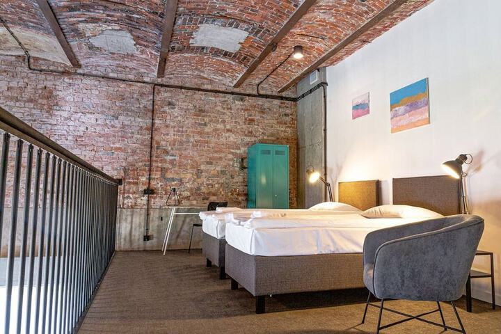 Room 9 of 46