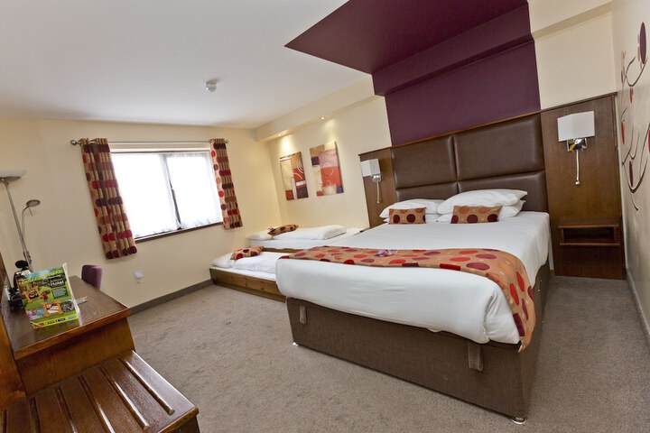 Room 8 of 135