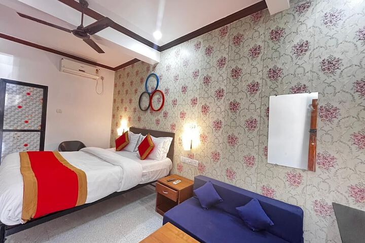 Room 9 of 20