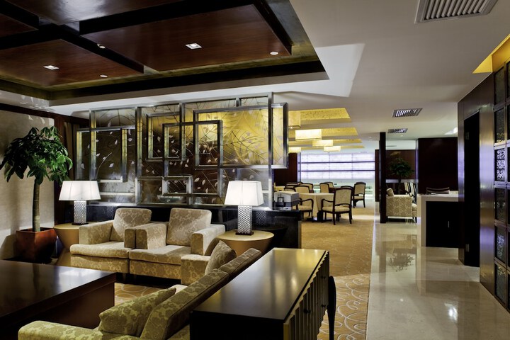 Lounge 54 of 56