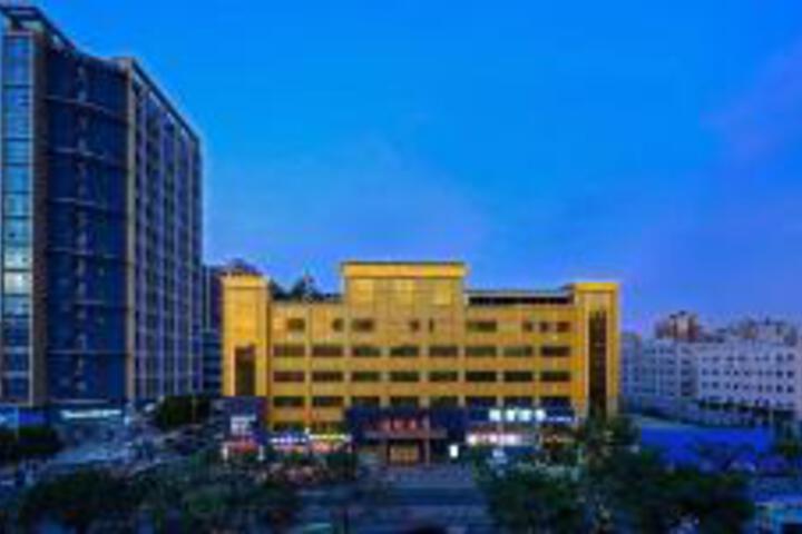 Yilong Hotel (Huizhou Ganghui)